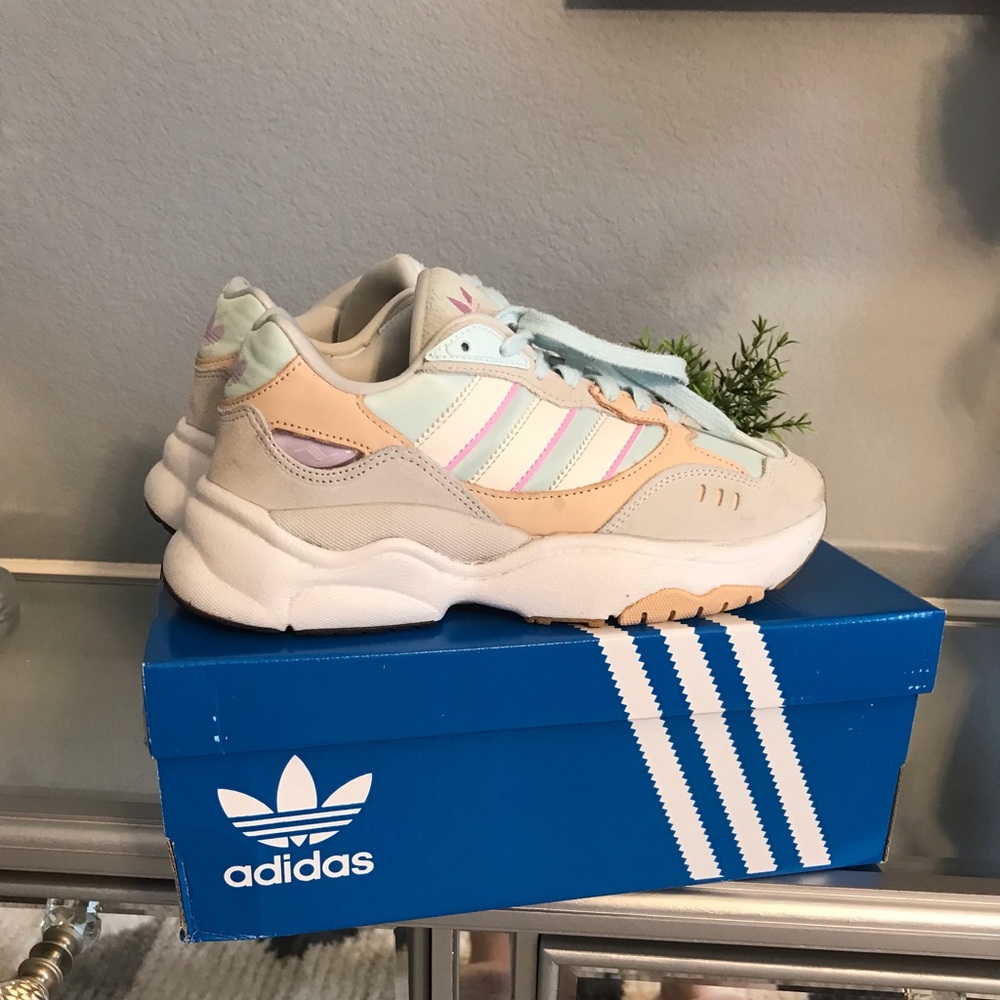 Adidas snickers